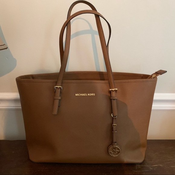 Michael Kors Voyager Crossgrain Leather Tote - Picture 5 of 6